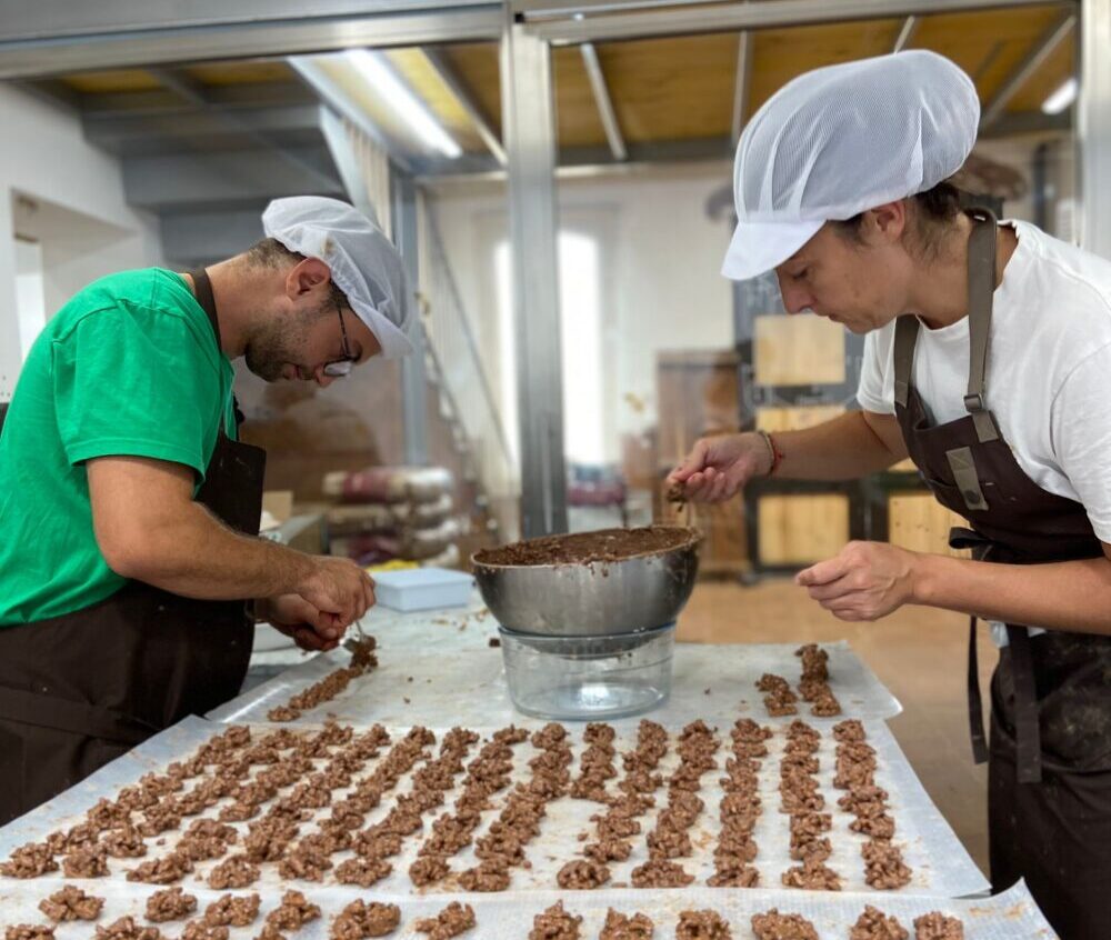 Obrador de Les Roques del Maresme, producte gurmet disponible a la botiga solidària de la Fundació el Maresme.